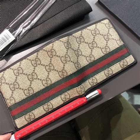 portafoglio uomo gucci falso|gucci handbags logo.